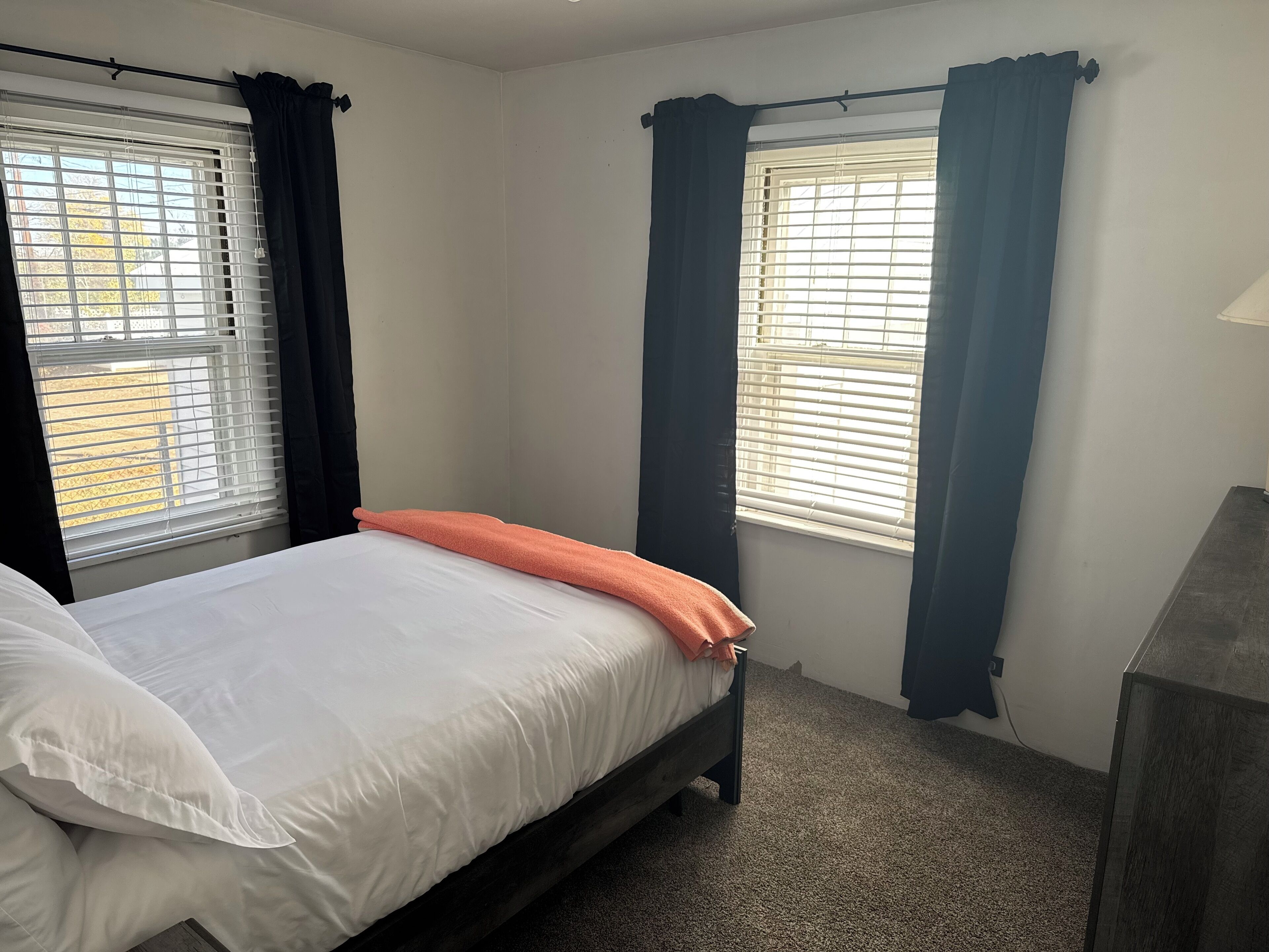 4 bedrooms, desk, iron/ironing board, WiFi