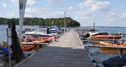 GerĂ€umiges Landhaus mit groĂem GrundstĂŒck in Masuren.
In 5 Gehminuten am See!