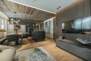 Apartamento Premium, vistas a la montaña | Cocina privada | Frigorífico grande, microondas, horno y placa de cocina