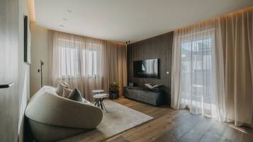 Premium bedding, memory foam beds, in-room safe, laptop workspace