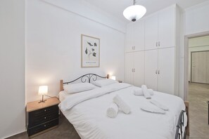 1 bedroom, iron/ironing board, WiFi, bed sheets - Irida Stylish, Cozy, Fully Equipped Apt (Piraeus)
