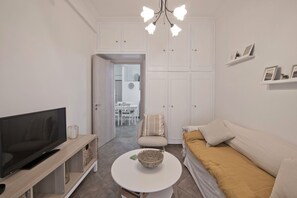 TV - Irida Stylish, Cozy, Fully Equipped Apt (Piraeus)