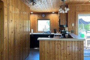 Fridge, microwave, oven, stovetop - Charming home with deck & outdoor shower- walk to beach (Ocean Bay Park)