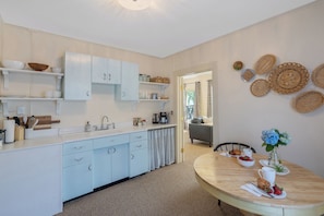 Interior - BEAUTIFUL village apt.  Walk to river, shops, eateries. Great for getaway / work (Baldwinsville)
