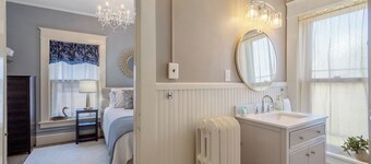 BEAUTIFUL village apt.  Walk to river, shops, eateries. Great for getaway / work