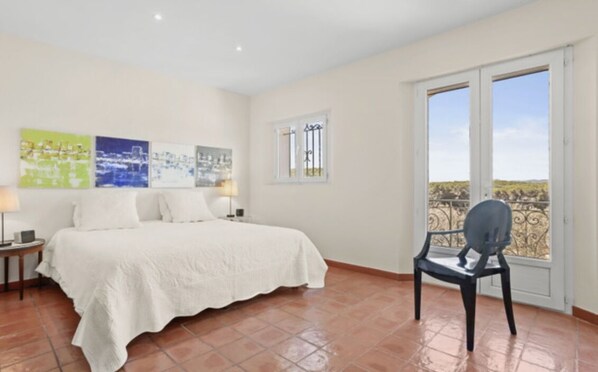 5 bedrooms, desk, iron/ironing board, travel cot - Grande Maison de Famille Entre Estérel et mer (Saint-Raphaël)