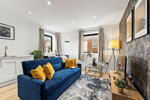 TV - Cozy 2 Bedroom Retreat in Norwich (Norwich)