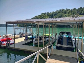 Marina - 
BRAND NEW BEAUTIFUL LAKE FRONT HOME (LaFollette)