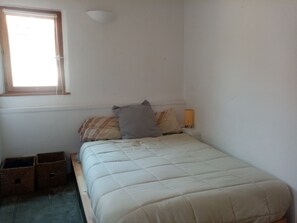 3 chambres, fer et planche à repasser, Wi-Fi, draps fournis