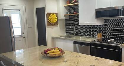 Cozy unique house by the Gatineau Park minutes from downtown Ottawa.