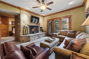 TV, fireplace - The Charter at Beaver Creek E1405 (Beaver Creek)