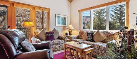 Televisie en een open haard