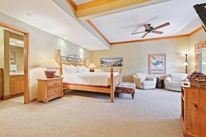 3 Schlafzimmer, Schreibtisch, Bügeleisen/Bügelbrett, Reisekinderbett