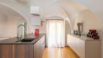 Apartemen | Dapur pribadi | Lemari es, oven, kompor, dan mesin pencuci piring