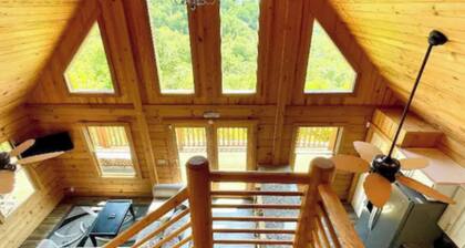 Dale Hollow Lakeview Getaway Log Cabin•3 Bedroom•2.5 Baths•Scenic View•Game Room