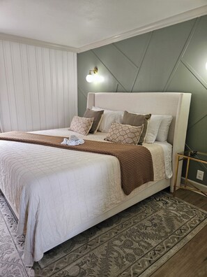 2 bedrooms, WiFi, bed sheets - Stunning Lakefront Condo on Lake Hamilton with Year-Round Views (Hot Springs)