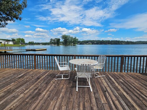 Stunning Lakefront Condo on Lake Hamilton with Year-Round Views