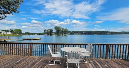 Stunning Lakefront Condo on Lake Hamilton with Year-Round Views