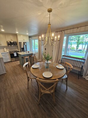 Dining - Stunning Lakefront Condo on Lake Hamilton with Year-Round Views (Hot Springs)