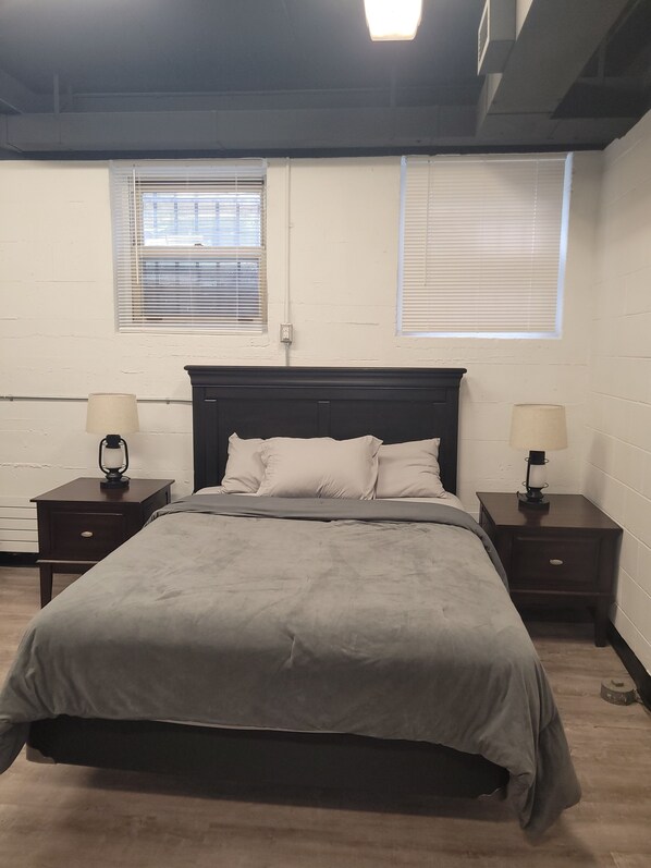 1 bedroom, desk, iron/ironing board, WiFi