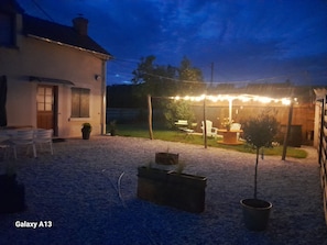 Terrace/patio - At the gateway to Sologne, Beauval zoo, Chambord castles, Cheverny golf course.   (Sassay)