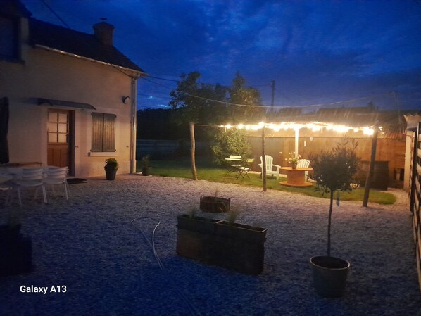Terrace/patio - At the gateway to Sologne, Beauval zoo, Chambord castles, Cheverny golf course. (Sassay)