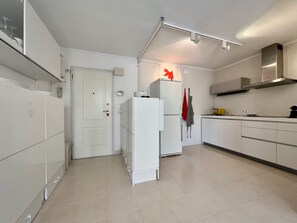 Kühlschrank, Mikrowelle, Geschirrspüler