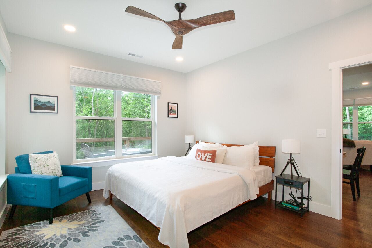 3 camere, una scrivania, ferro/asse da stiro, culla da viaggio