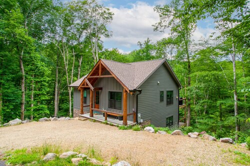 Townsend Gem: Retreat with Hot Tub & Fire Pit