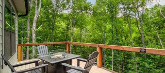 Townsend Gem: Retreat with Hot Tub & Fire Pit