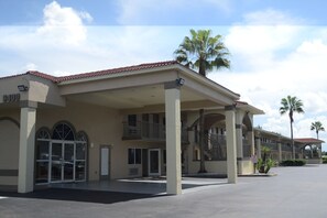 Exterior - Magical Stays: Your Dream Retreat 6 Miles from Disney! Near Dining & Shopping (Clermont)