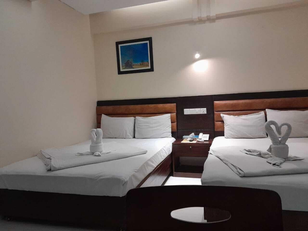 Deluxe Triple Room | Meja, ruang kerja komputer riba, Wi-fi percuma, cadar katil 