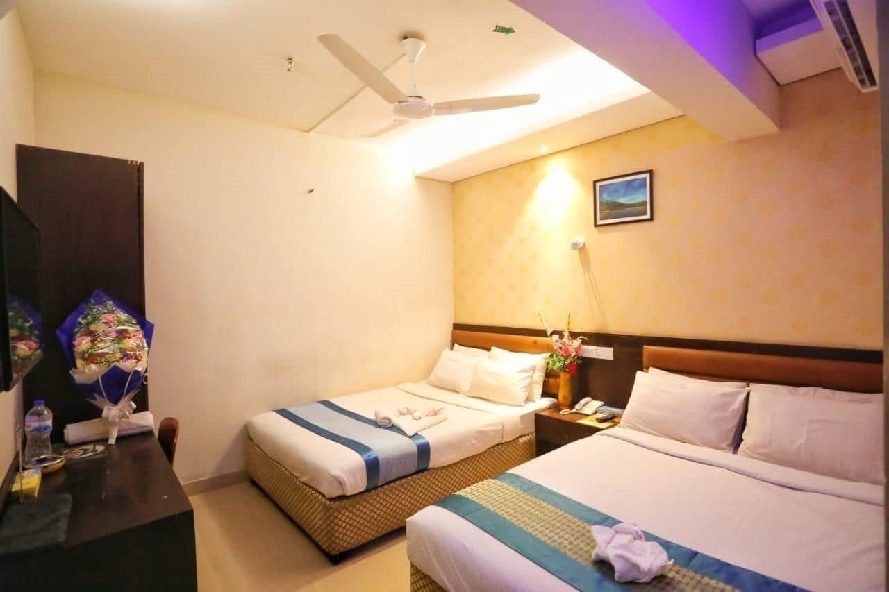 Meja, ruang kerja komputer riba, Wi-fi percuma, cadar katil 