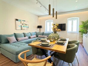 Leilighet – comfort, byutsikt | Oppholdsområde
