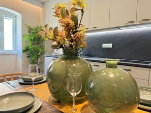 Appartement Confort, vue ville | Restauration dans la chambre