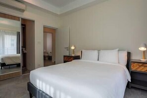 3 habitaciones, tabla de planchar con plancha, wifi y ropa de cama 