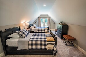 3 bedrooms, desk, iron/ironing board, free WiFi - Blacksmith Lodge at The Morris Estate in Southwest Michigan (Niles)