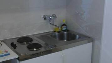 Geladeira, fogĂŁo, cooktop, cafeteira/chaleira