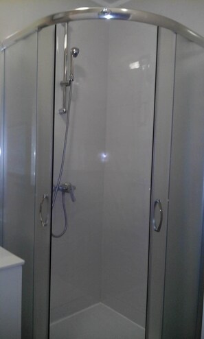 Ympäristöystävälliset hygieniatuotteet, hiustenkuivaaja, pyyhkeet