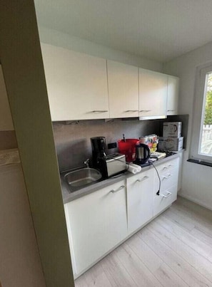 Bungalow | Private kitchen - Waldtroll Comfortable Holiday Residence (Glowe)