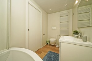 Apartment, Poolblick | Badezimmer | Haartrockner, Bidet, Handtücher, Seife