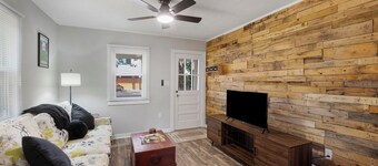 Cream Street Cottage in Charlottesville, VA - Steps away from Main Street