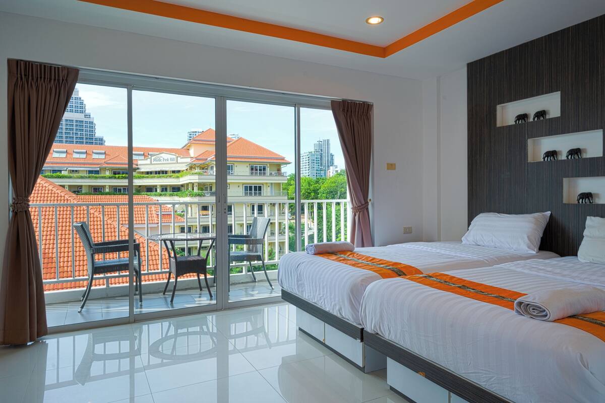 Basic Studio, Balcony | In-room safe, free WiFi