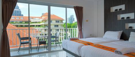 Basic Studio, Balcony | In-room safe, free WiFi