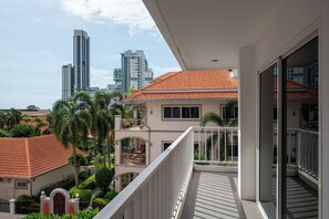 Basic Studio, Balcony | Balcony