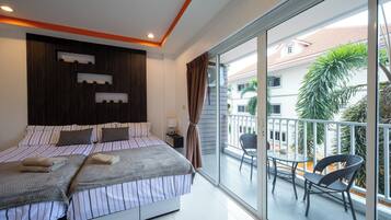 Basic Studio, Balcony | In-room safe, free WiFi