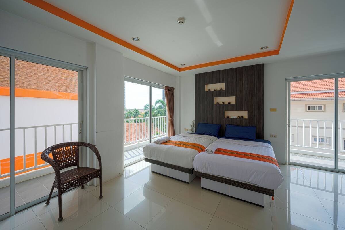 Basic Studio, Balcony | In-room safe, free WiFi