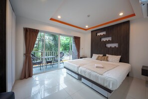 Standard Studio, Balcony | In-room safe, free WiFi