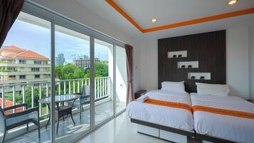 Basic Studio, Balcony | In-room safe, free WiFi