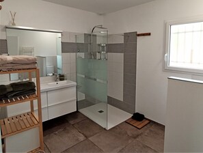 Shower, hair dryer, towels, toilet paper